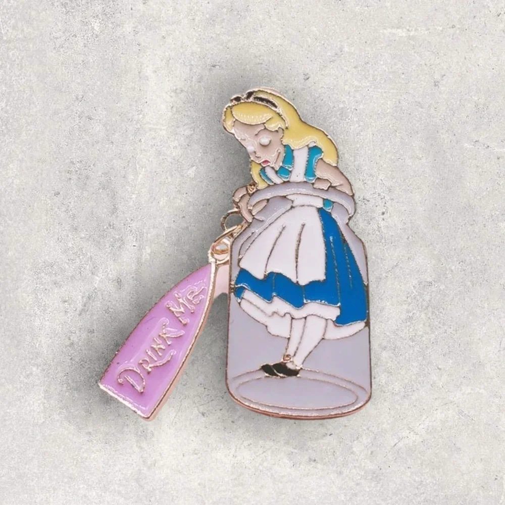 3/$18 NEW Alice In Wonderland Drink Me Bottle Enamel Pin Brooch - Picture 1 of 3